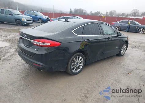 2018 Ford Fusion Energi Se Luxury z USA, uszkodzony, nr VIN 3FA6P0PU8JR176848